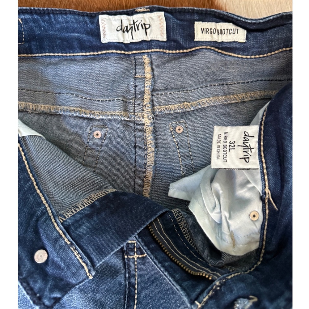 BKE & Daytrip Bootcut Jeans Bundle Sz 31-32 Mila Virgo Light & Dark Wash - Picture 12 of 15